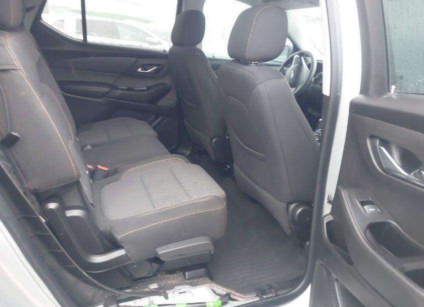 Photo 8 of 2019 Chevrolet Traverse LS (VIN 1GNERFKW3KJ246982)