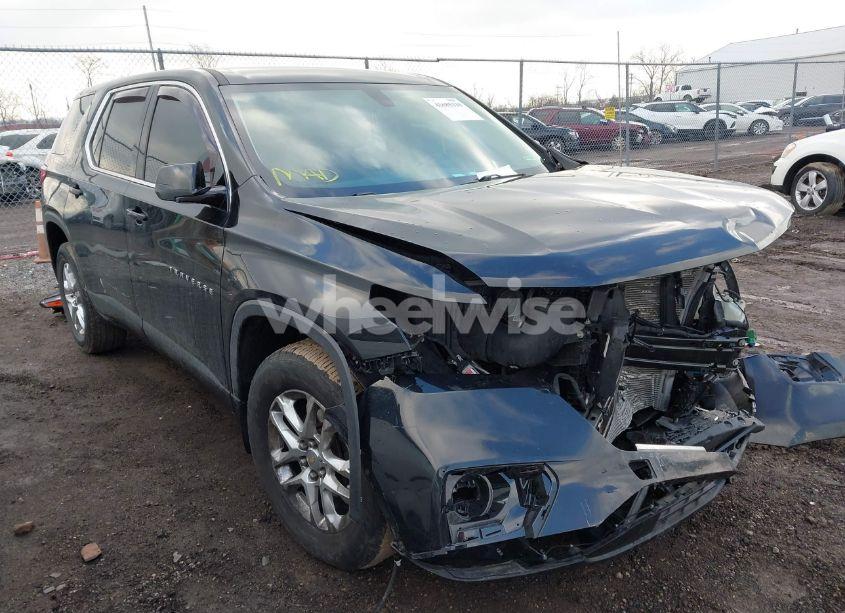 2019 Chevrolet Traverse LS (VIN 1GNERFKW4KJ131596) main photo
