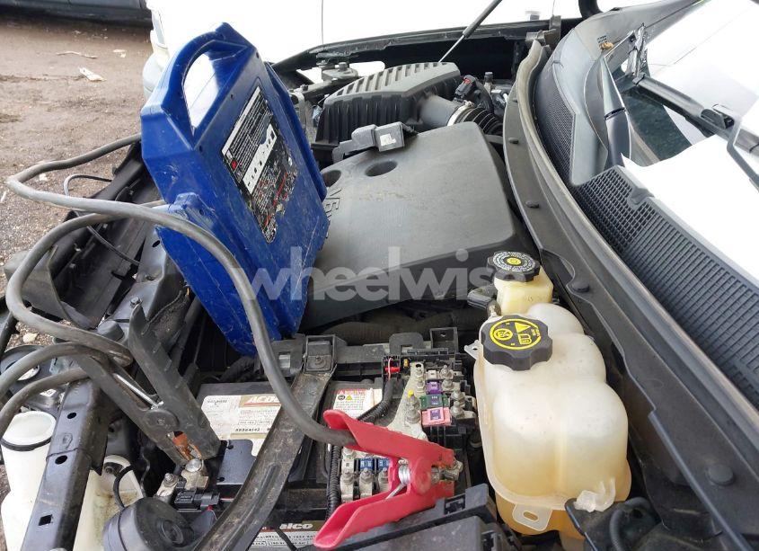 Photo 10 of 2019 Chevrolet Traverse LS (VIN 1GNERFKW4KJ131596)