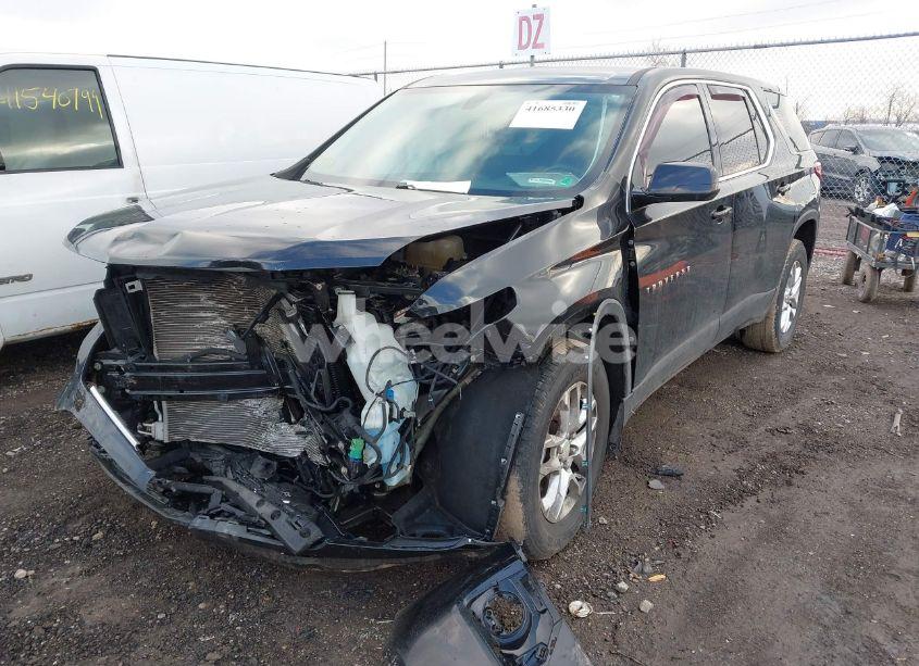 Photo 2 of 2019 Chevrolet Traverse LS (VIN 1GNERFKW4KJ131596)