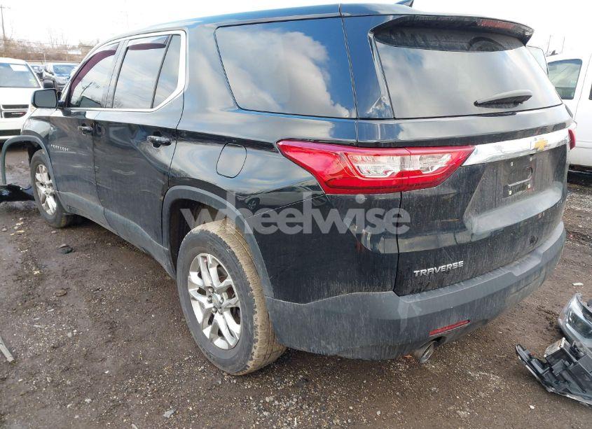 Photo 3 of 2019 Chevrolet Traverse LS (VIN 1GNERFKW4KJ131596)