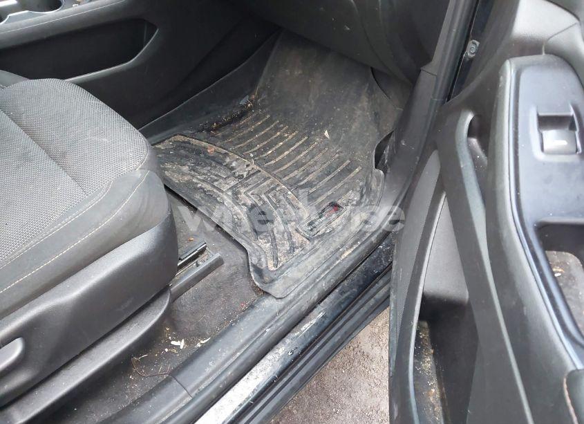 Photo 5 of 2019 Chevrolet Traverse LS (VIN 1GNERFKW4KJ131596)