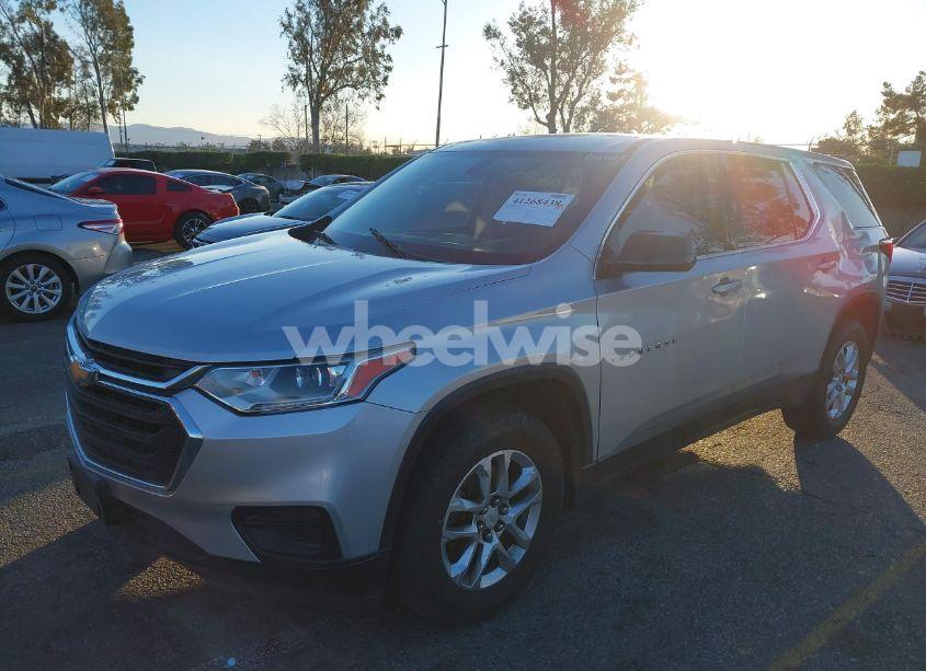 Photo 2 of 2020 Chevrolet Traverse FWD LS (VIN 1GNERFKW4LJ136329)