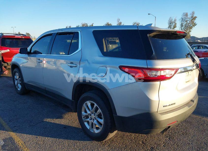 Photo 3 of 2020 Chevrolet Traverse FWD LS (VIN 1GNERFKW4LJ136329)