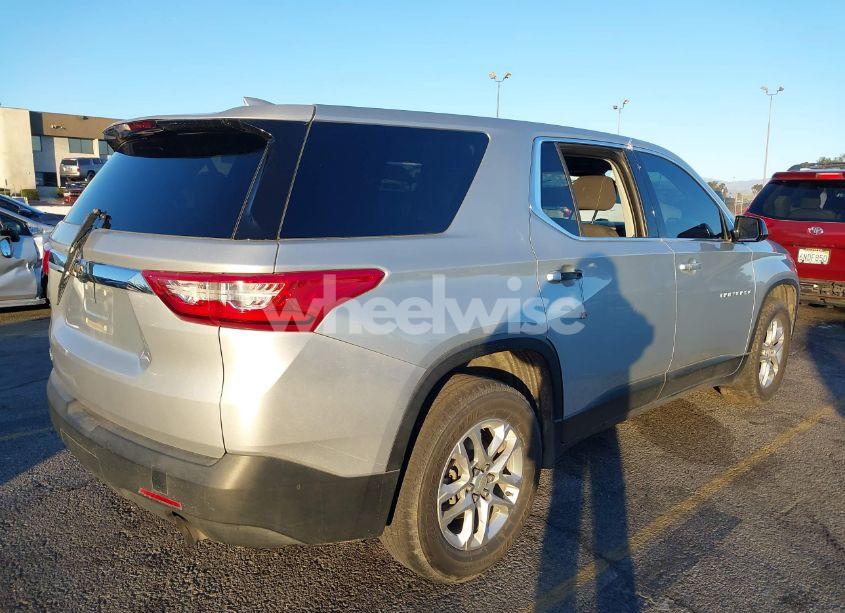 Photo 4 of 2020 Chevrolet Traverse FWD LS (VIN 1GNERFKW4LJ136329)