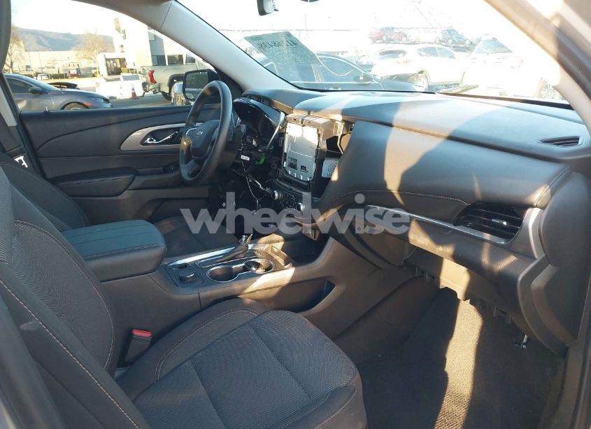 Photo 5 of 2020 Chevrolet Traverse FWD LS (VIN 1GNERFKW4LJ136329)