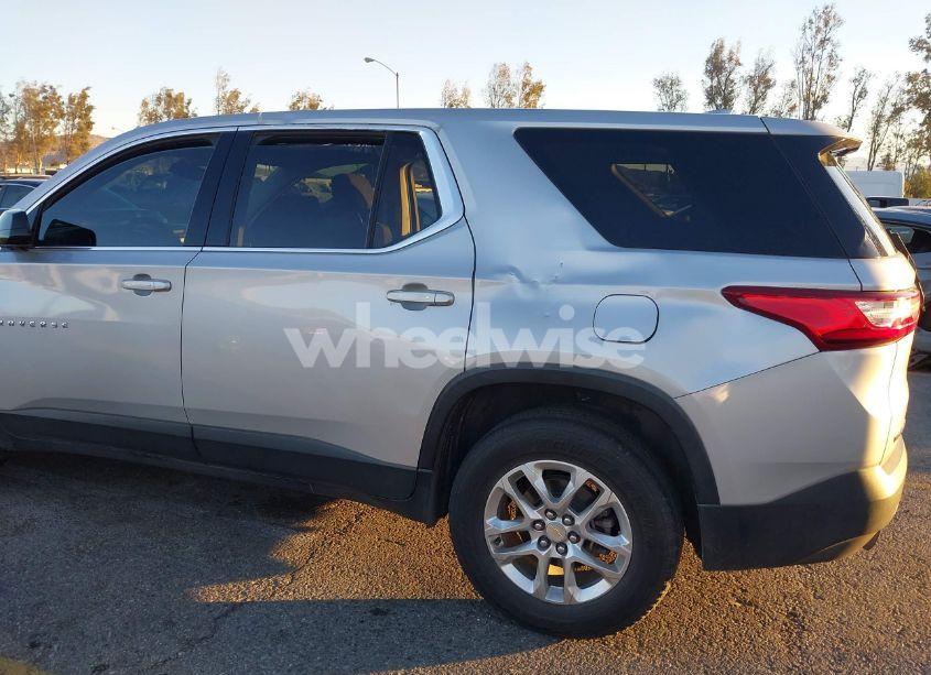 Photo 6 of 2020 Chevrolet Traverse FWD LS (VIN 1GNERFKW4LJ136329)