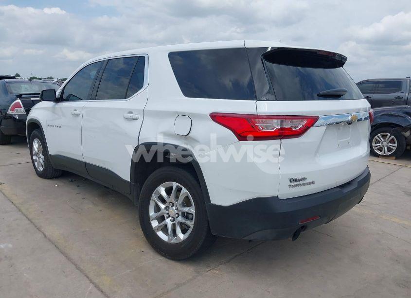 Photo 3 of 2020 Chevrolet Traverse FWD LS (VIN 1GNERFKW4LJ163269)