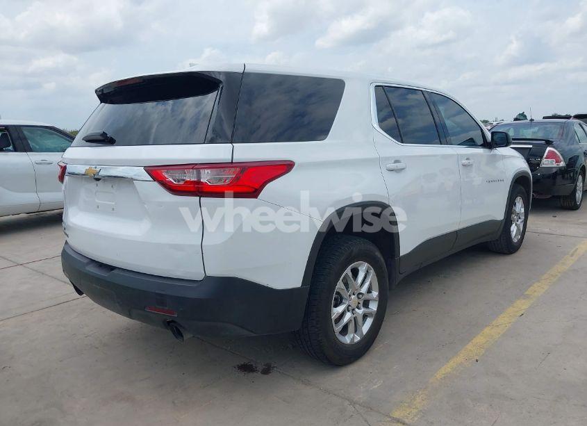 Photo 4 of 2020 Chevrolet Traverse FWD LS (VIN 1GNERFKW4LJ163269)