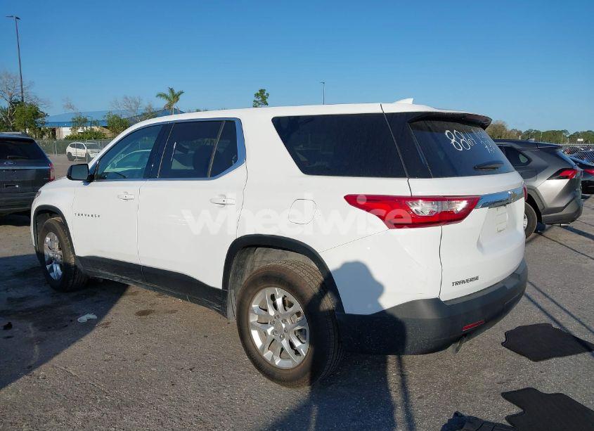 Photo 3 of 2020 Chevrolet Traverse FWD LS (VIN 1GNERFKW4LJ228864)