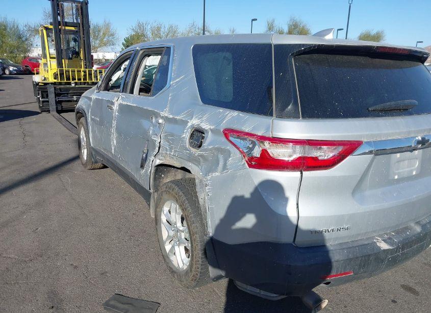 Photo 3 of 2020 Chevrolet Traverse FWD LS (VIN 1GNERFKW4LJ289597)