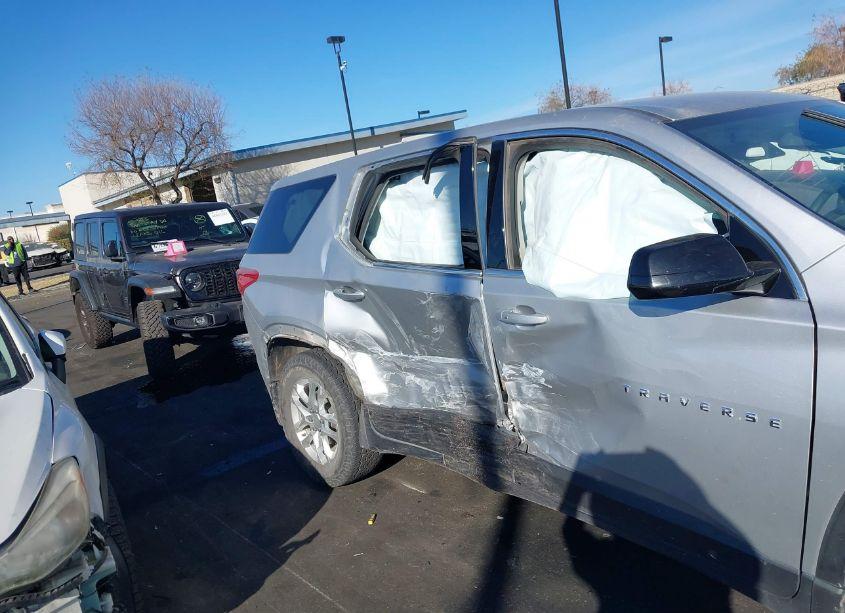 Photo 6 of 2020 Chevrolet Traverse FWD LS (VIN 1GNERFKW4LJ289597)