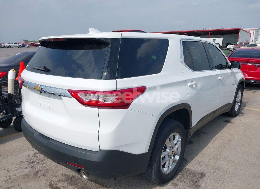 Photo 4 of 2020 Chevrolet Traverse FWD LS (VIN 1GNERFKW4LJ314465)