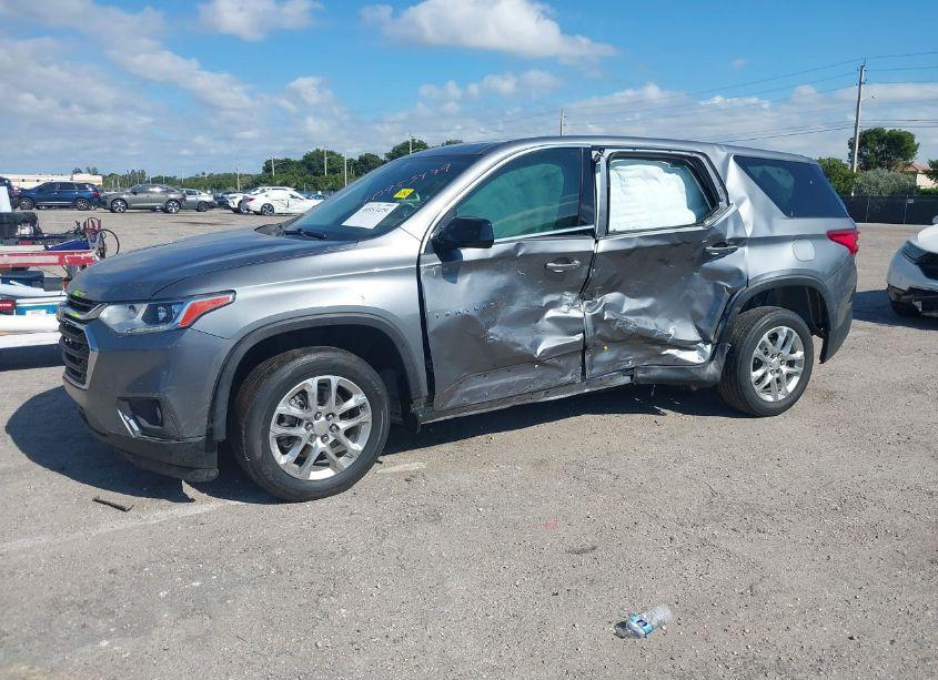 Photo 2 of 2020 Chevrolet Traverse FWD LS (VIN 1GNERFKW4LJ316426)