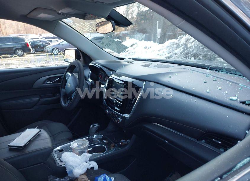 Photo 5 of 2019 Chevrolet Traverse LS (VIN 1GNERFKW5KJ152201)