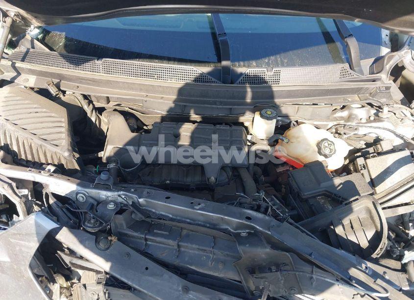 Photo 10 of 2019 Chevrolet Traverse LS (VIN 1GNERFKW5KJ231920)