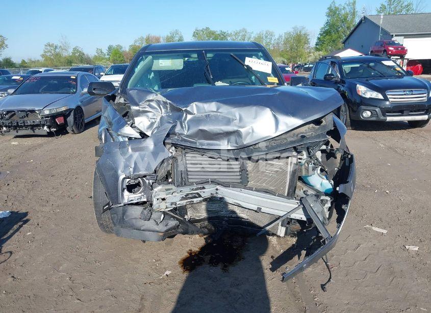 Photo 12 of 2019 Chevrolet Traverse LS (VIN 1GNERFKW5KJ231920)