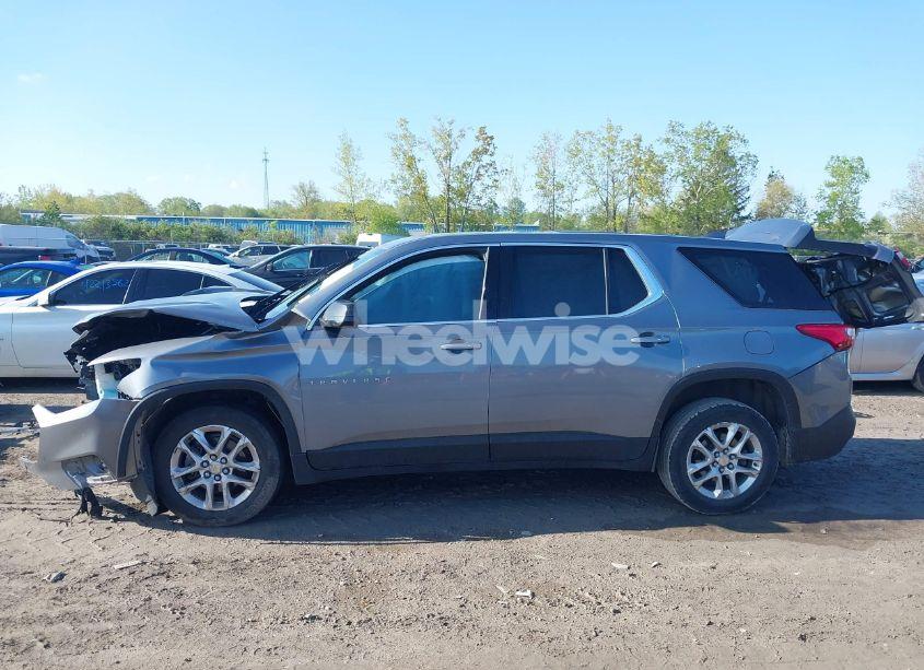 Photo 14 of 2019 Chevrolet Traverse LS (VIN 1GNERFKW5KJ231920)