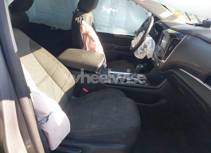 Photo 5 of 2019 Chevrolet Traverse LS (VIN 1GNERFKW5KJ231920)