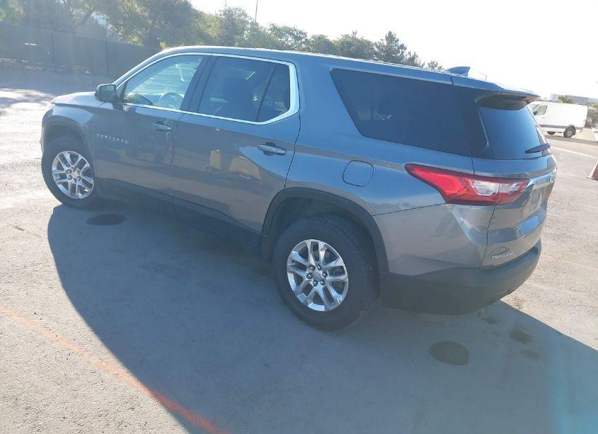 Photo 3 of 2020 Chevrolet Traverse FWD LS (VIN 1GNERFKW5LJ186740)