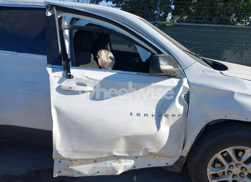 Photo 6 of 2021 Chevrolet Traverse FWD LS (VIN 1GNERFKW5MJ190403)