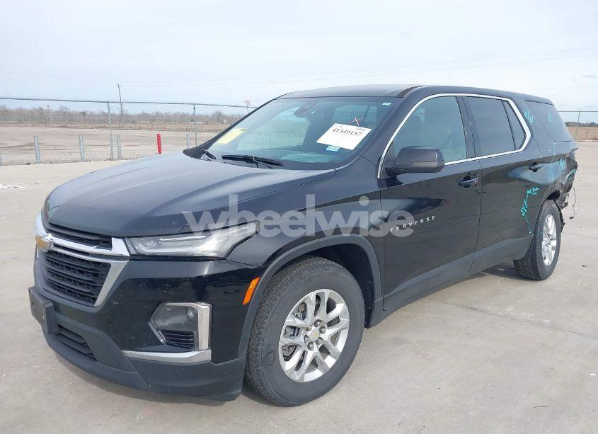 Photo 2 of 2022 Chevrolet Traverse FWD LS (VIN 1GNERFKW5NJ119395)