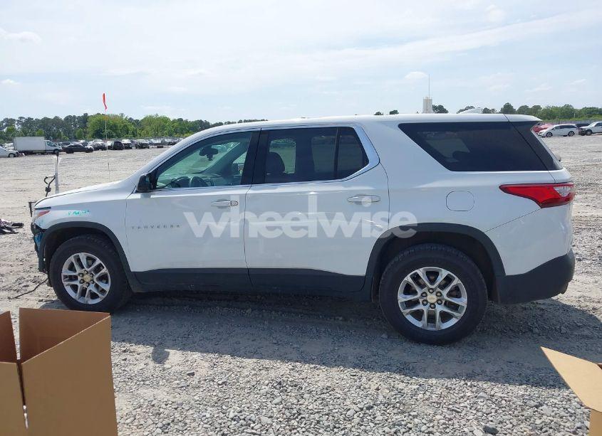 Photo 14 of 2018 Chevrolet Traverse LS (VIN 1GNERFKW6JJ106701)