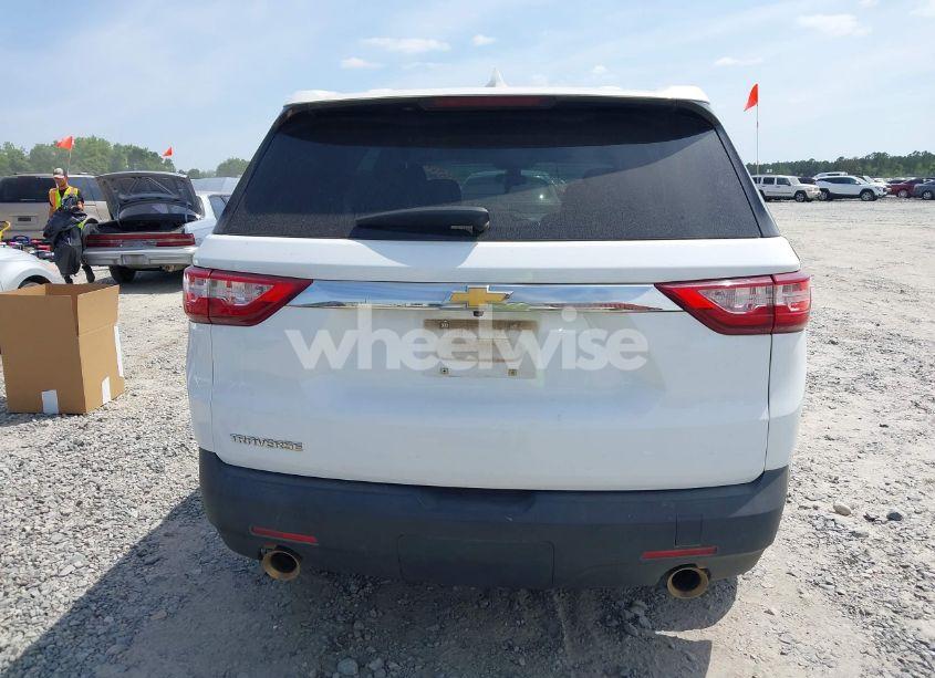 Photo 16 of 2018 Chevrolet Traverse LS (VIN 1GNERFKW6JJ106701)