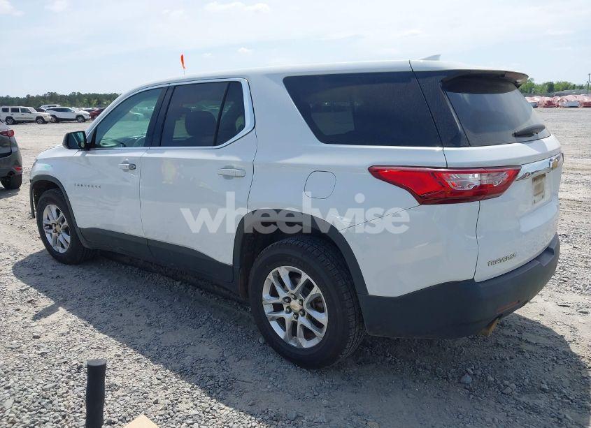 Photo 3 of 2018 Chevrolet Traverse LS (VIN 1GNERFKW6JJ106701)