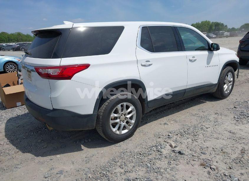 Photo 4 of 2018 Chevrolet Traverse LS (VIN 1GNERFKW6JJ106701)