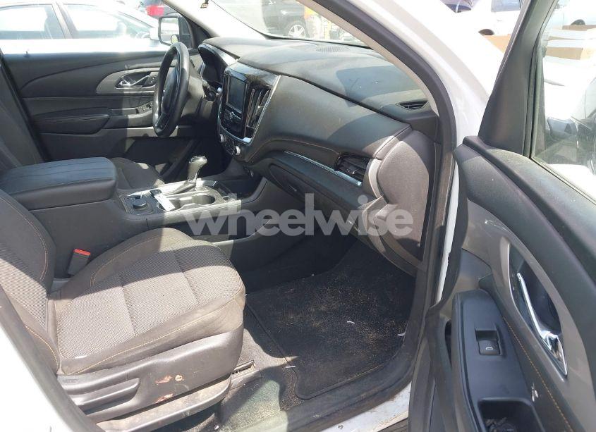 Photo 5 of 2018 Chevrolet Traverse LS (VIN 1GNERFKW6JJ106701)