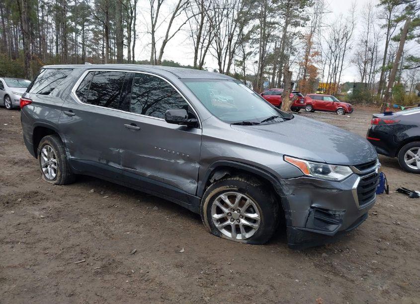 2019 Chevrolet Traverse LS (VIN 1GNERFKW6KJ126268) main photo
