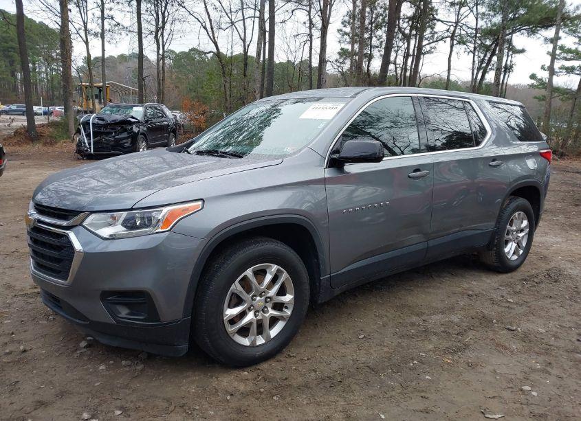 Photo 2 of 2019 Chevrolet Traverse LS (VIN 1GNERFKW6KJ126268)