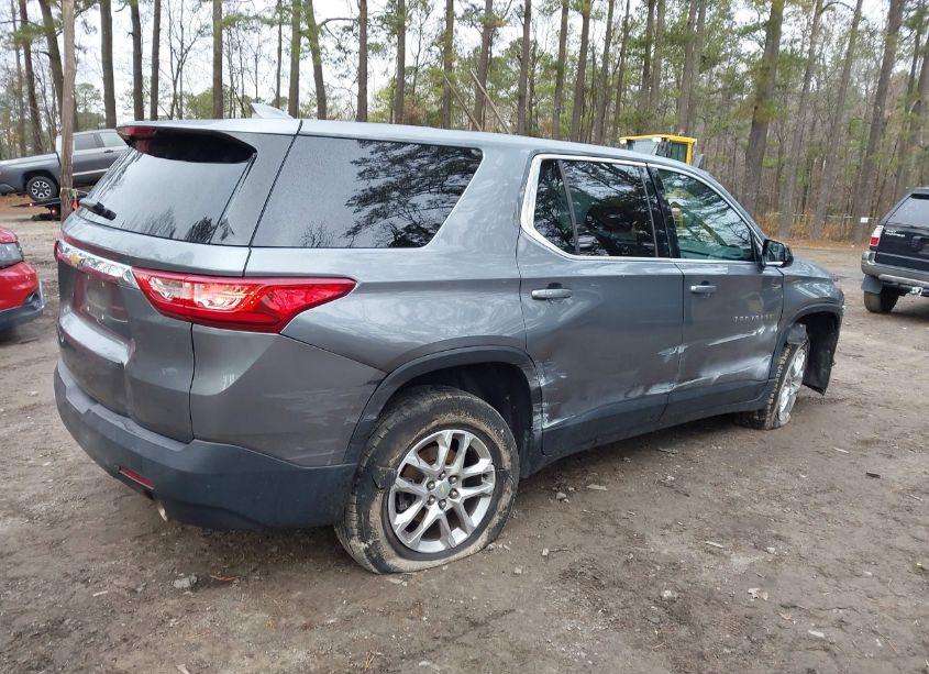 Photo 4 of 2019 Chevrolet Traverse LS (VIN 1GNERFKW6KJ126268)
