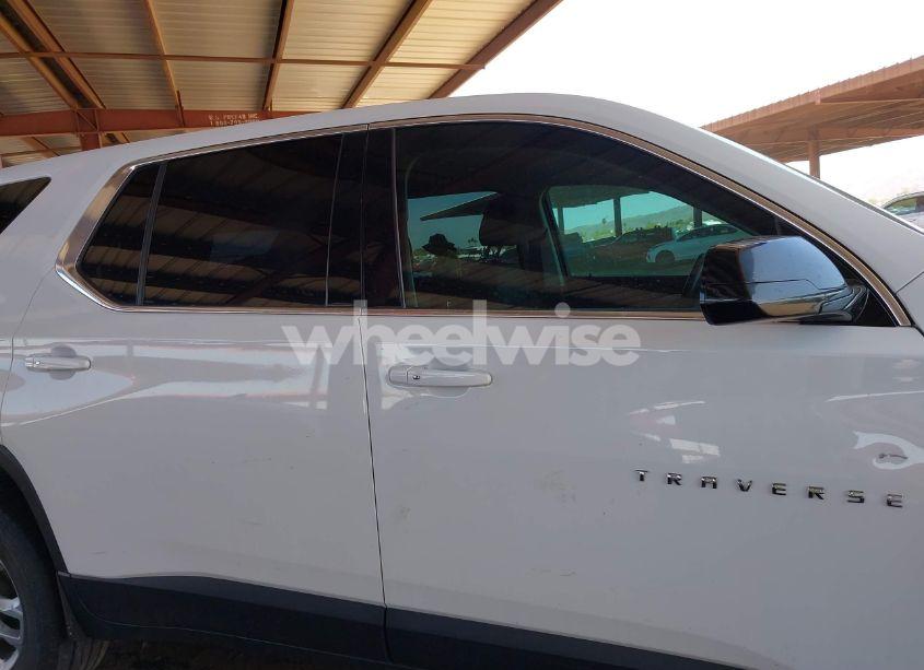Photo 13 of 2019 Chevrolet Traverse LS (VIN 1GNERFKW6KJ159531)
