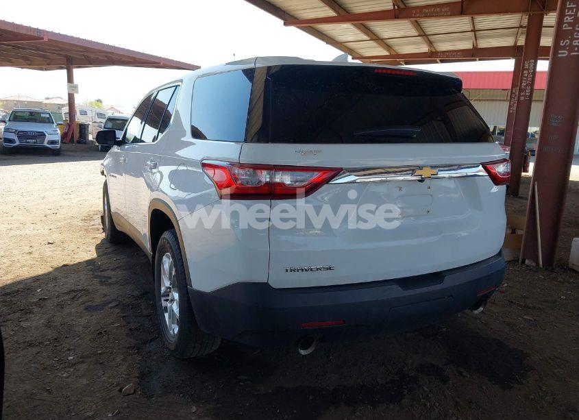 Photo 3 of 2019 Chevrolet Traverse LS (VIN 1GNERFKW6KJ159531)