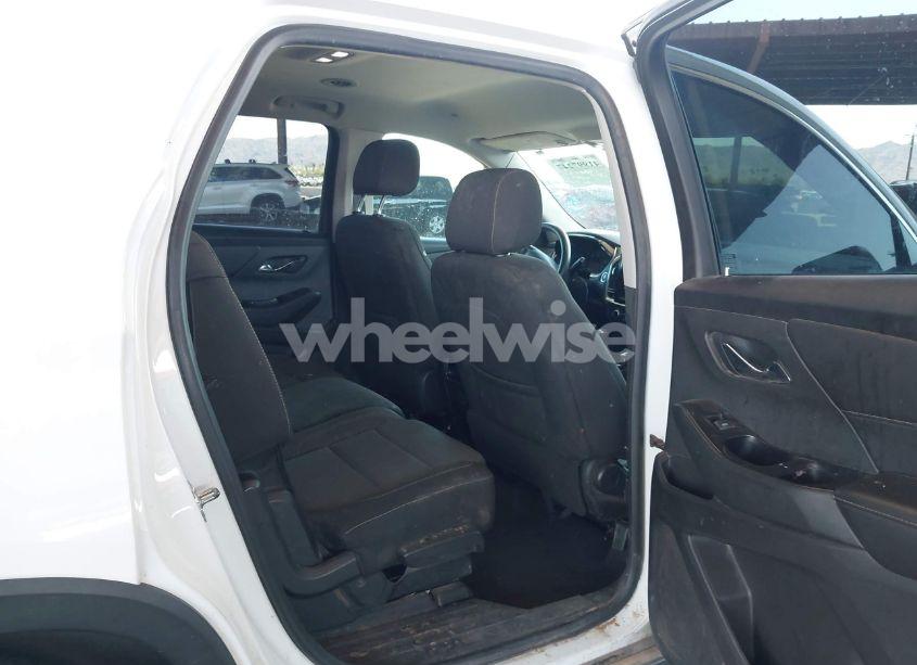 Photo 8 of 2019 Chevrolet Traverse LS (VIN 1GNERFKW6KJ159531)