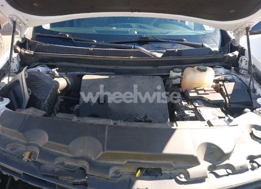 Photo 10 of 2019 Chevrolet Traverse LS (VIN 1GNERFKW6KJ269768)