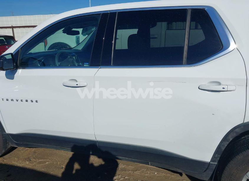 Photo 14 of 2019 Chevrolet Traverse LS (VIN 1GNERFKW6KJ269768)