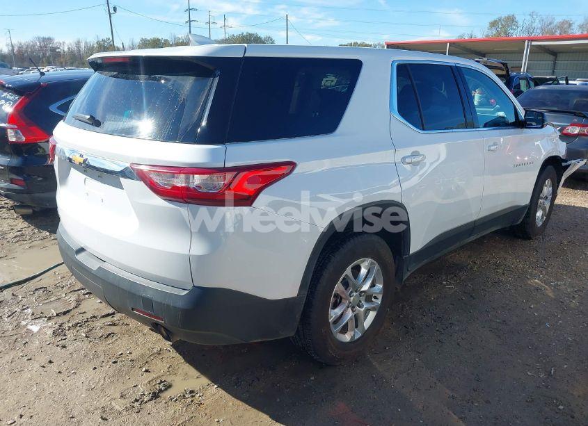 Photo 4 of 2019 Chevrolet Traverse LS (VIN 1GNERFKW6KJ269768)