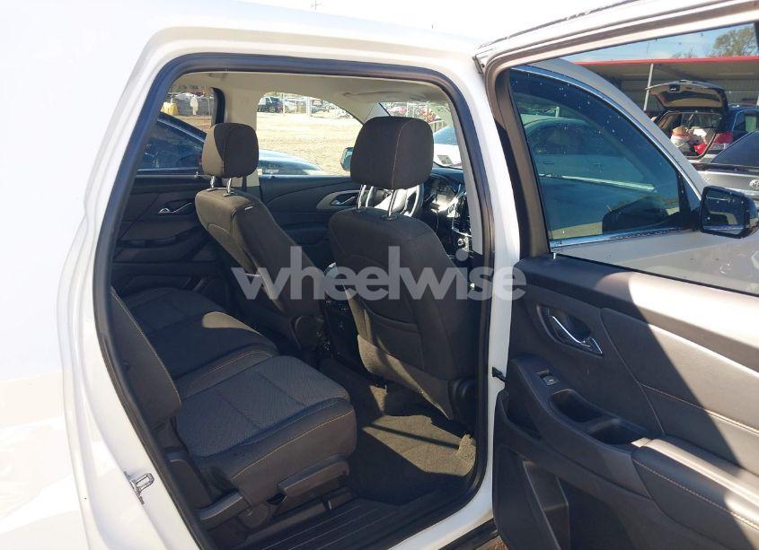 Photo 8 of 2019 Chevrolet Traverse LS (VIN 1GNERFKW6KJ269768)