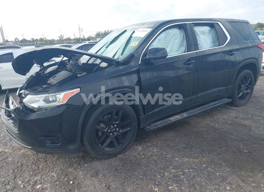 Photo 2 of 2019 Chevrolet Traverse LS (VIN 1GNERFKW6KJ270368)