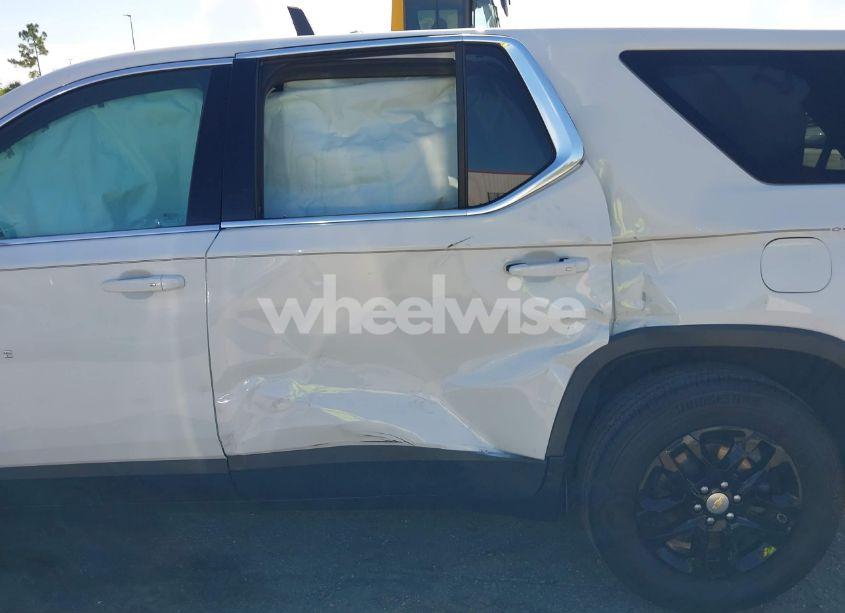 Photo 12 of 2019 Chevrolet Traverse LS (VIN 1GNERFKW6KJ295870)