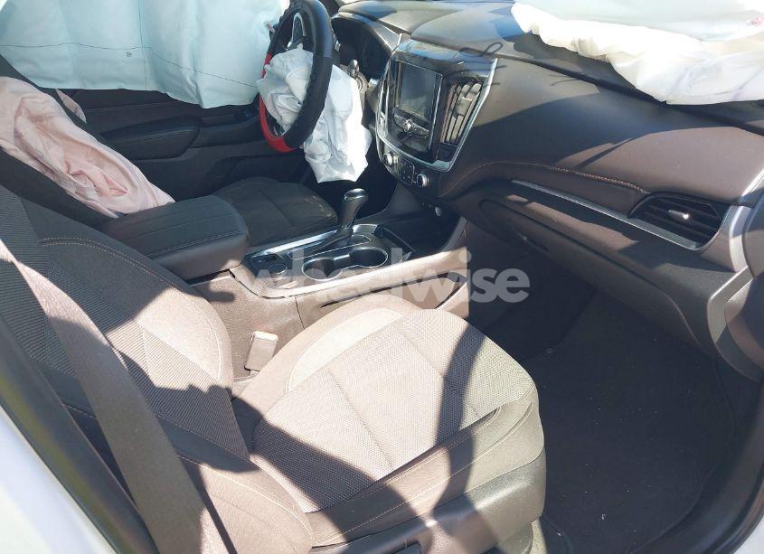 Photo 5 of 2019 Chevrolet Traverse LS (VIN 1GNERFKW6KJ295870)