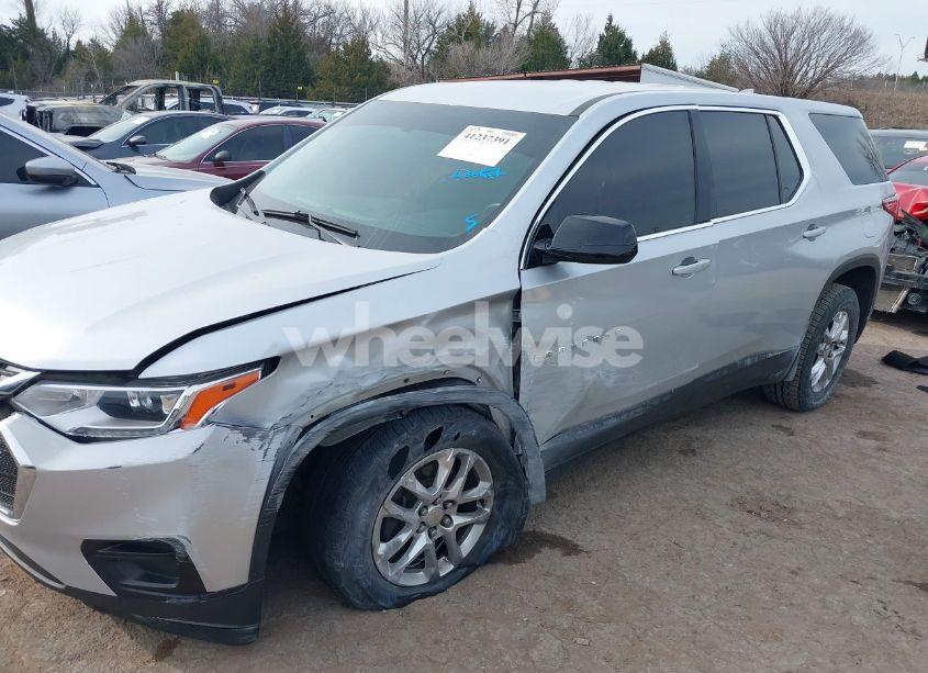 Photo 2 of 2020 Chevrolet Traverse FWD LS (VIN 1GNERFKW6LJ204467)