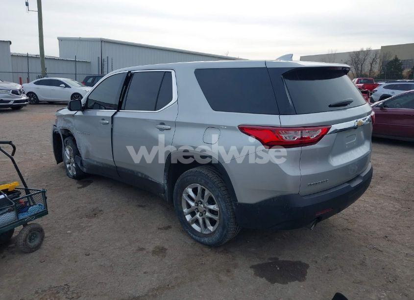 Photo 3 of 2020 Chevrolet Traverse FWD LS (VIN 1GNERFKW6LJ204467)