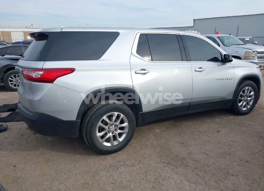 Photo 4 of 2020 Chevrolet Traverse FWD LS (VIN 1GNERFKW6LJ204467)