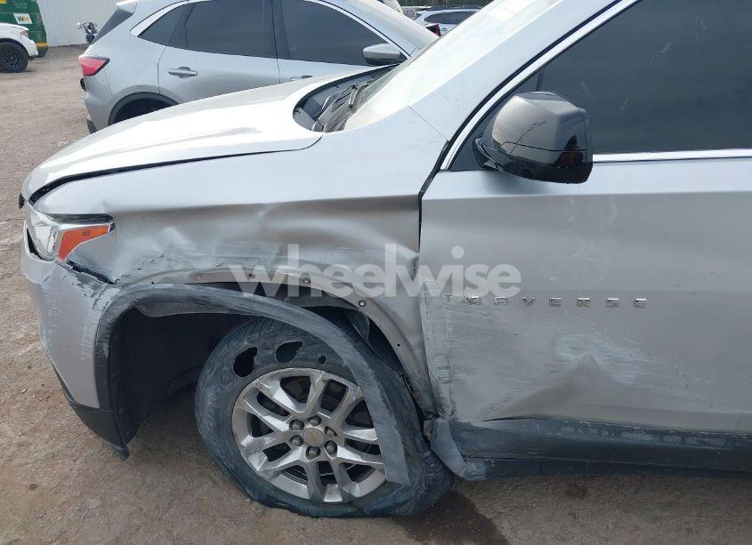 Photo 6 of 2020 Chevrolet Traverse FWD LS (VIN 1GNERFKW6LJ204467)