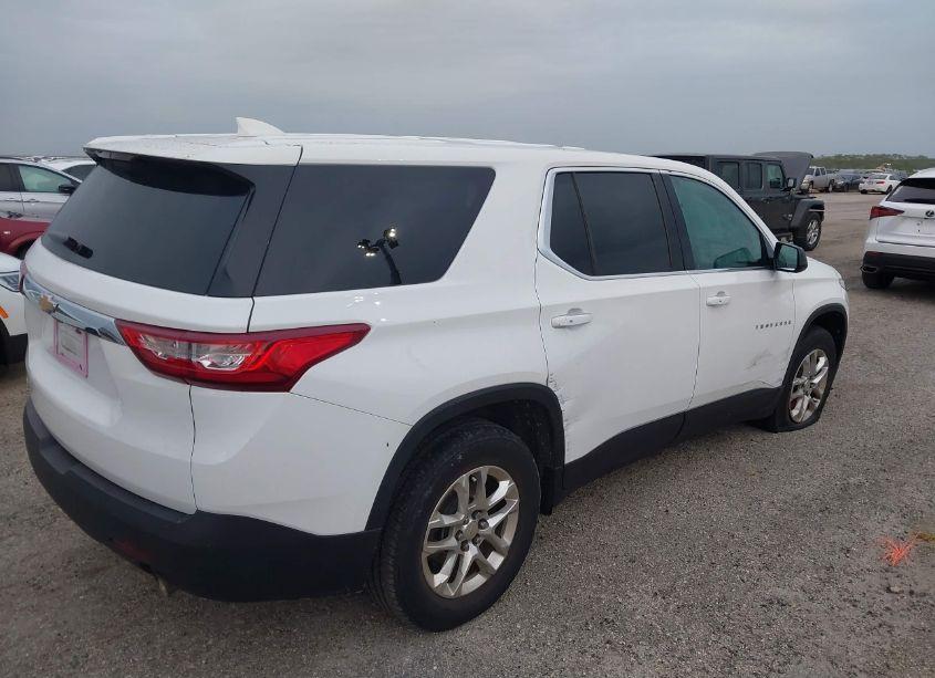 Photo 4 of 2020 Chevrolet Traverse FWD LS (VIN 1GNERFKW6LJ292761)