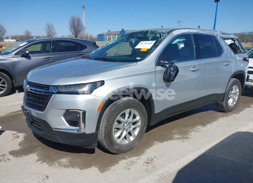 Photo 2 of 2022 Chevrolet Traverse FWD LS (VIN 1GNERFKW6NJ162594)
